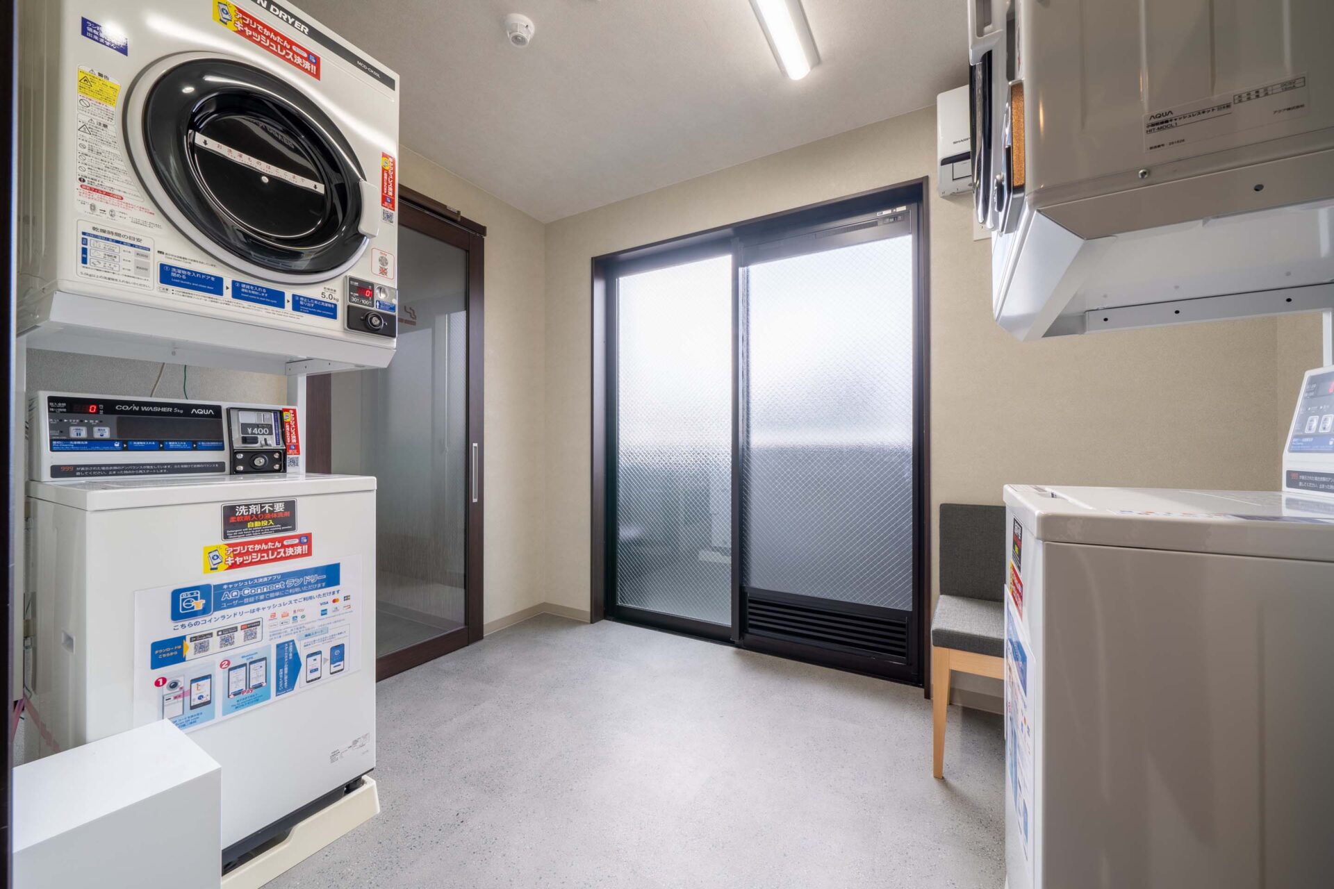 Kitchen and laundry facilities included